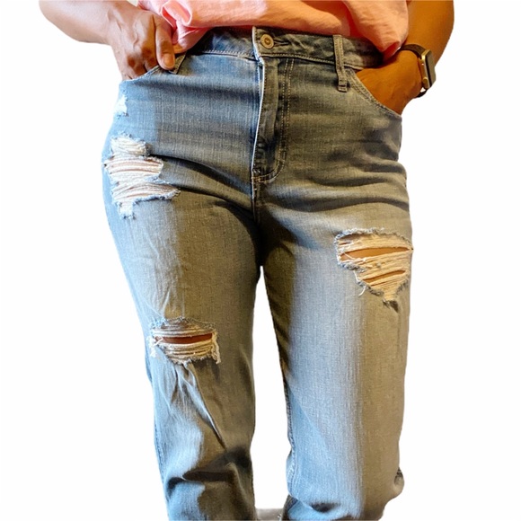 Hollister High Rise Girlfriend Jeans - Picture 4 of 12